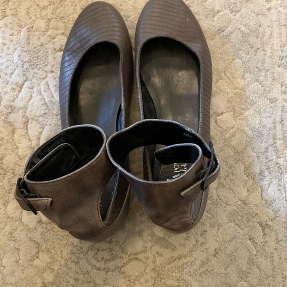 Cole Hann Gray flats - Picture 2 of 5